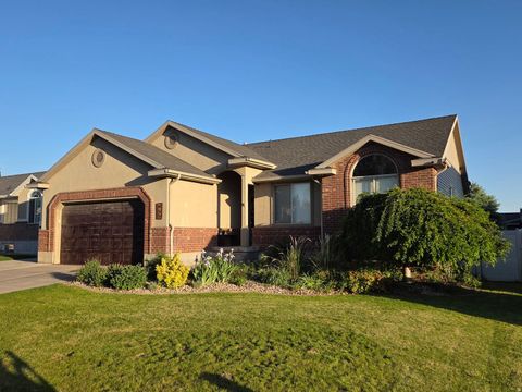 Tiny photo for 955 W 25 N, Clearfield, UT 84015 (MLS # 2157412)
