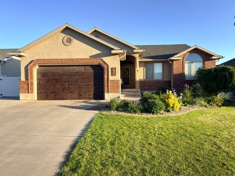 Photo of 955 W 25 N, Clearfield, UT 84015 (MLS # 2157412)
