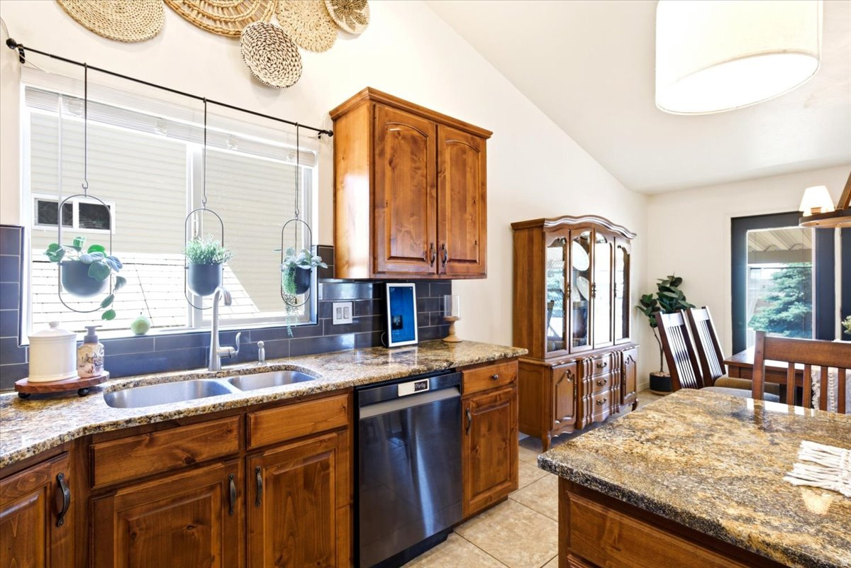 AUTUMN RIDGE - Residential
