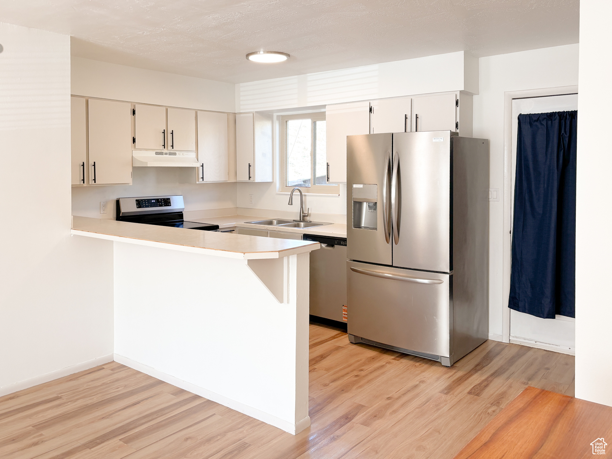 HILLSIDE VILLAS - Residential