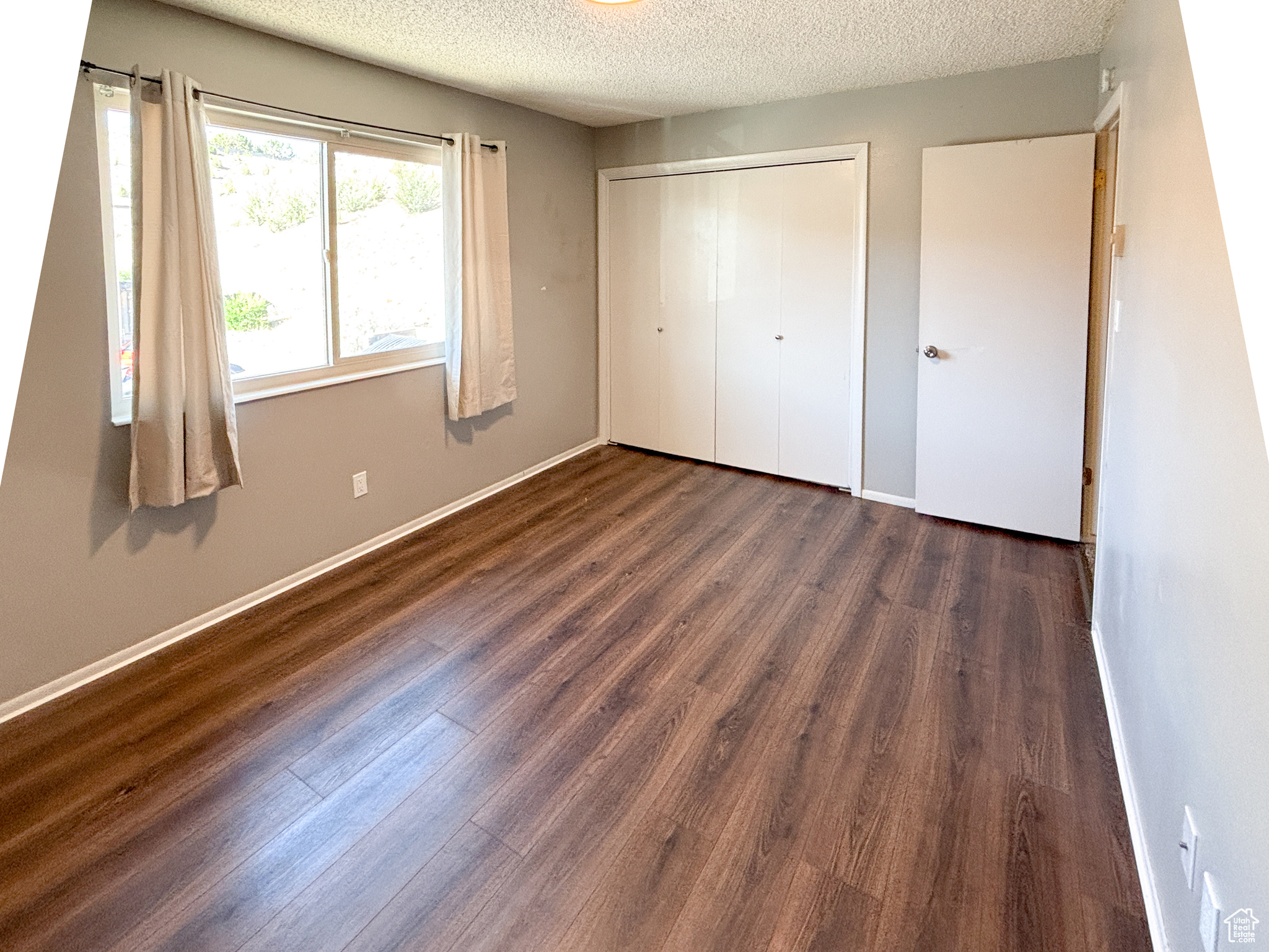 HILLSIDE VILLAS - Residential