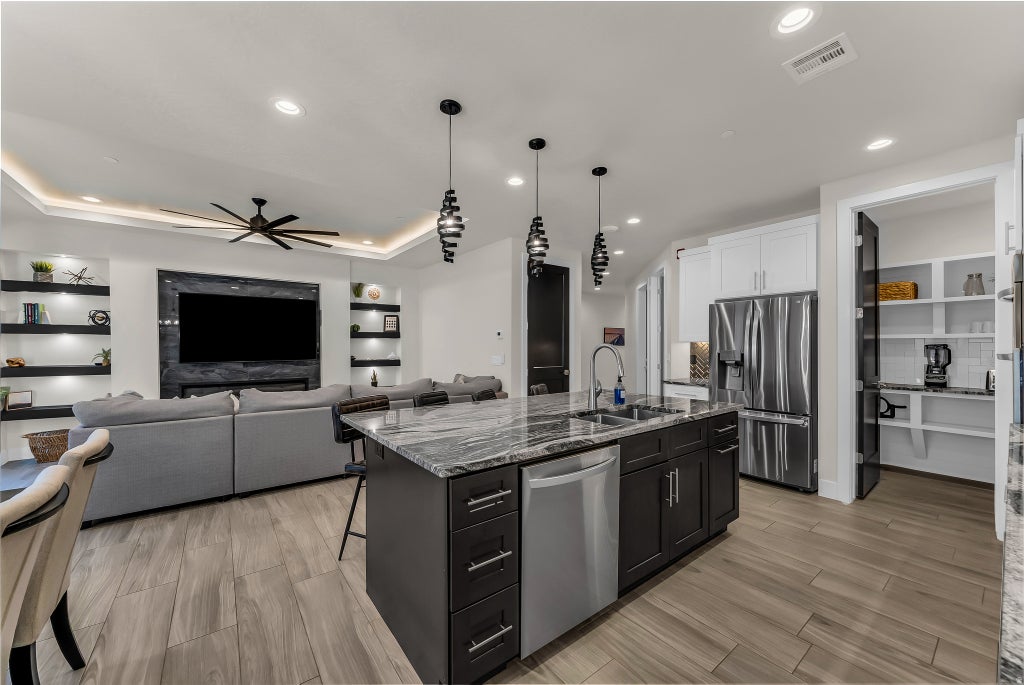 Photo of 5235 W 2360 S #102, Hurricane, UT 84737 (MLS # 2185565)
