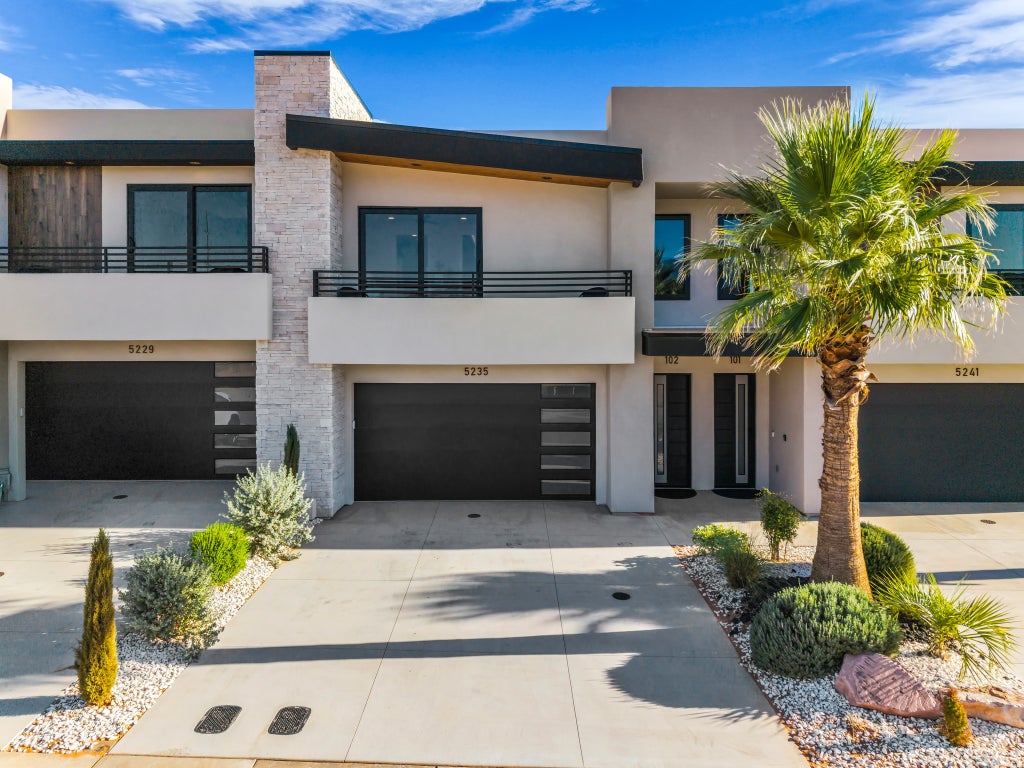 Photo of 5235 W 2360 S #102, Hurricane, UT 84737 (MLS # 2185565)