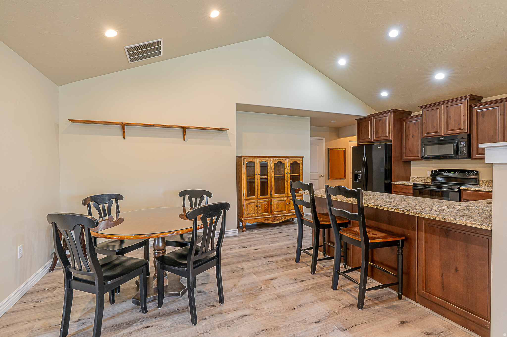 TOWNE CENTER VILLAS - Residential