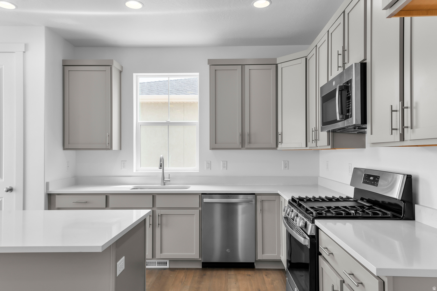 OVERLAND COLLECTION V2 295 - Residential