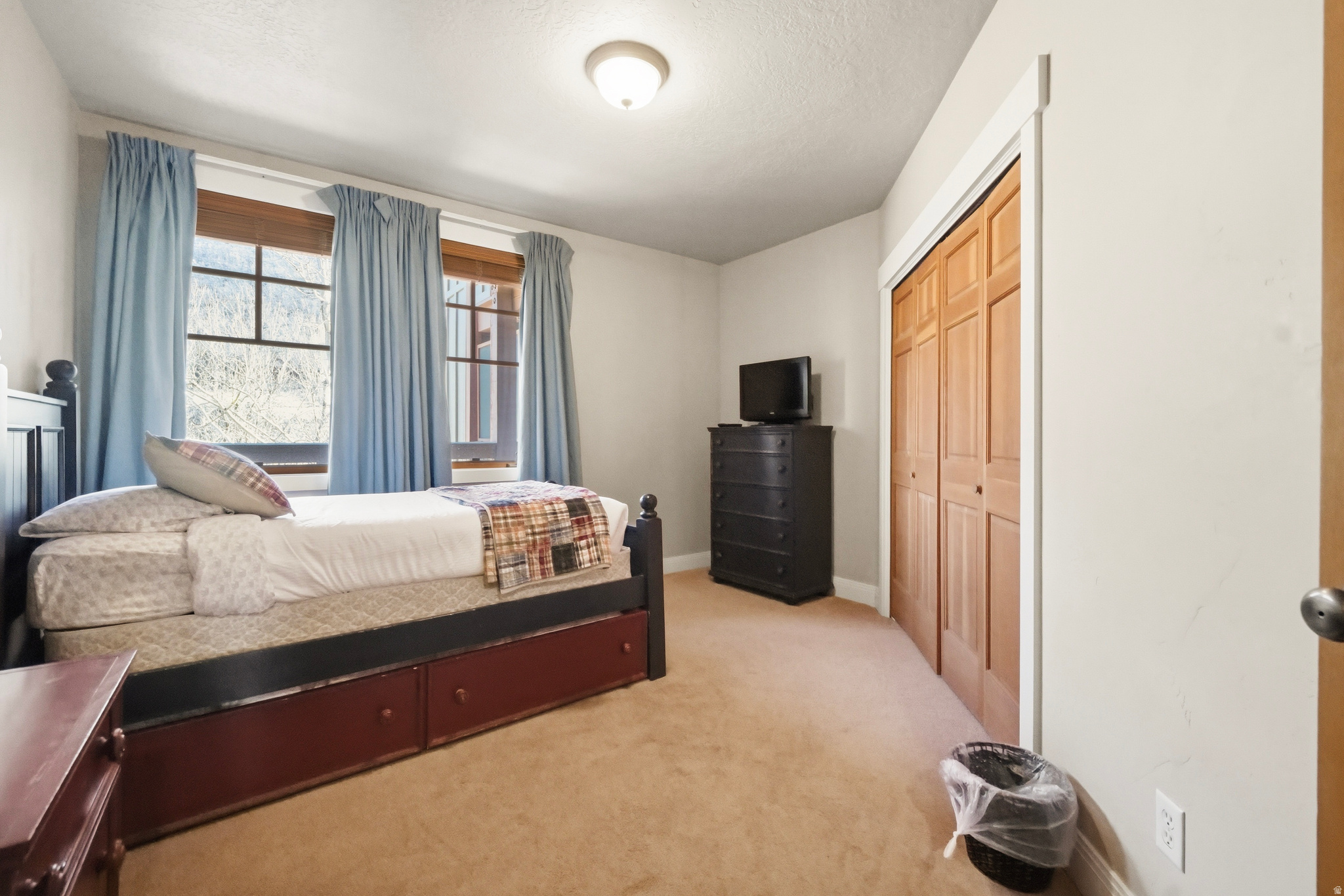 TOWN POINTE - Residential Lease