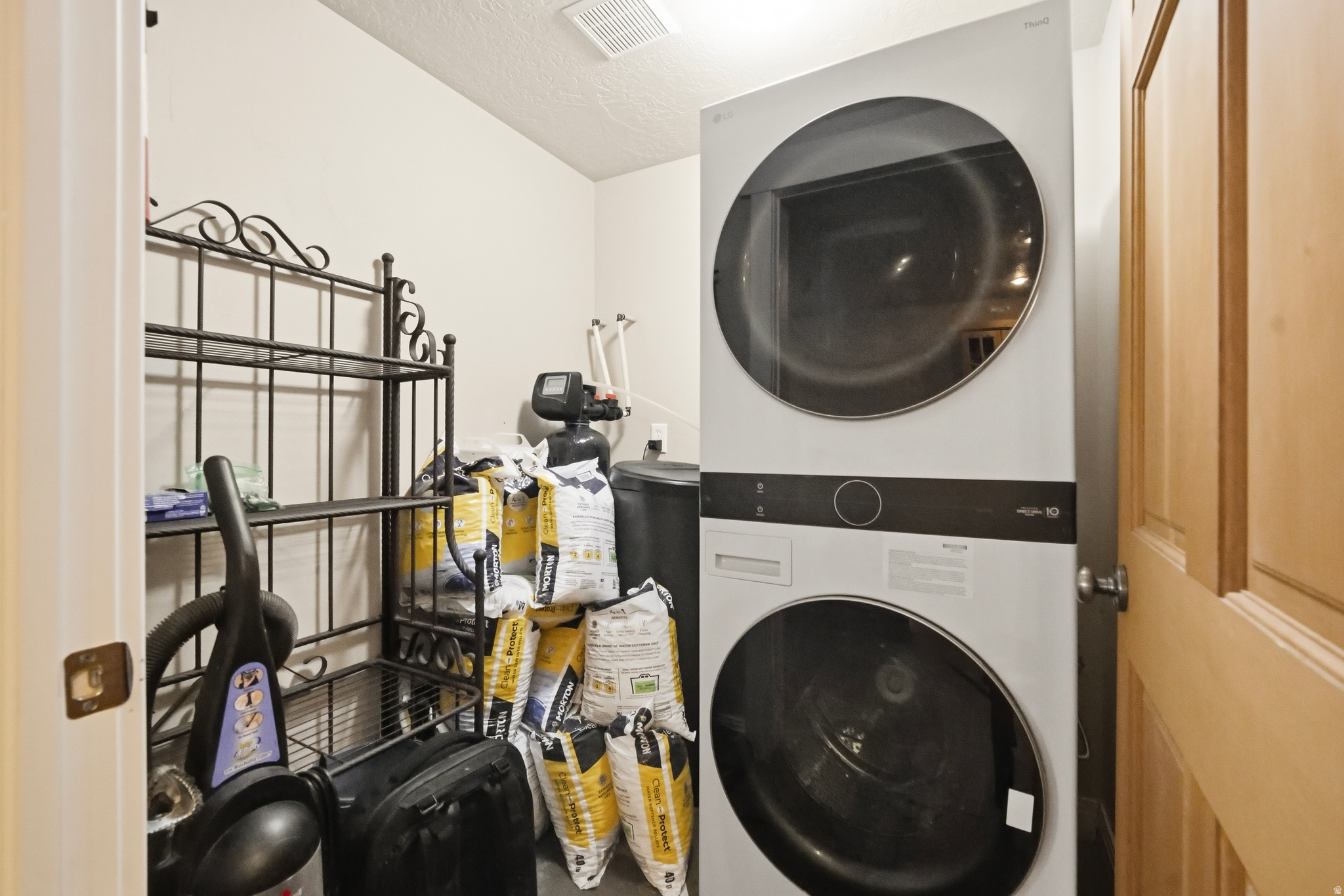 TOWN POINTE - Residential Lease