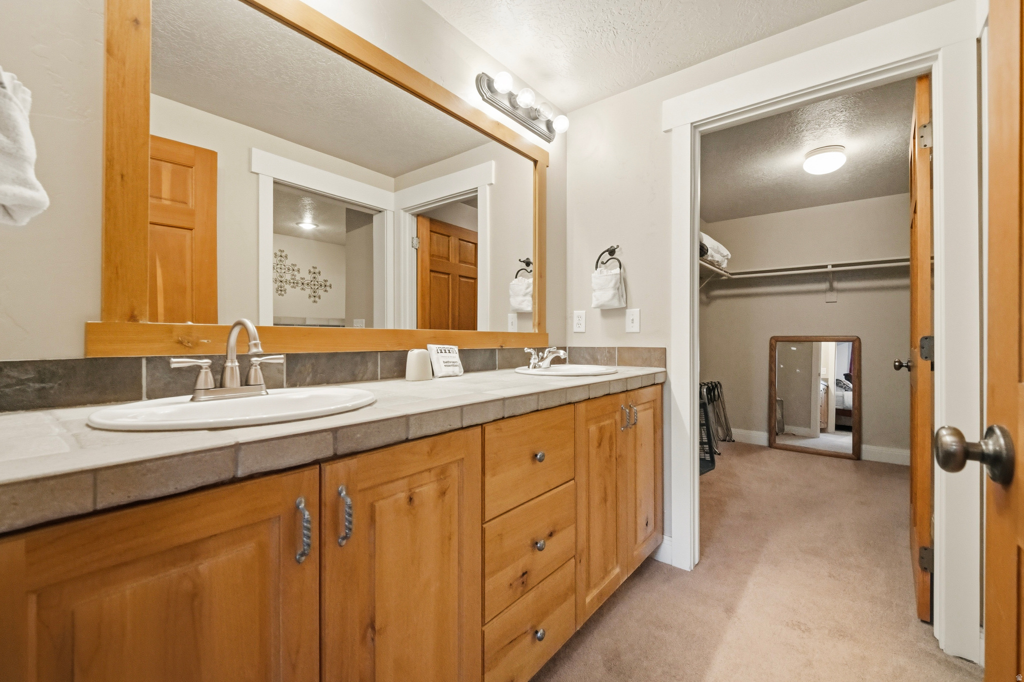 TOWN POINTE - Residential Lease