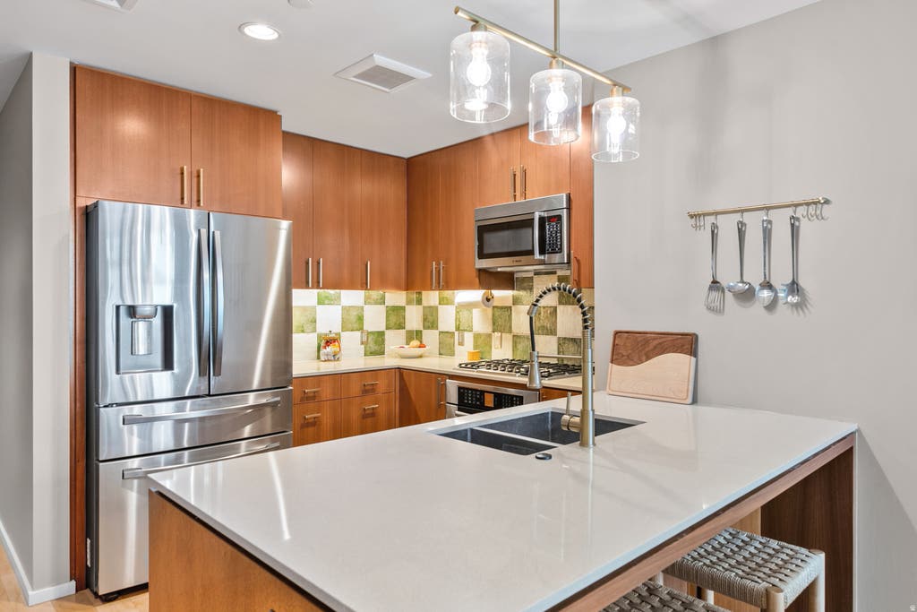 Photo of 35 E 100 ST S #408, Salt Lake City, UT 84111 (MLS # 2179268)