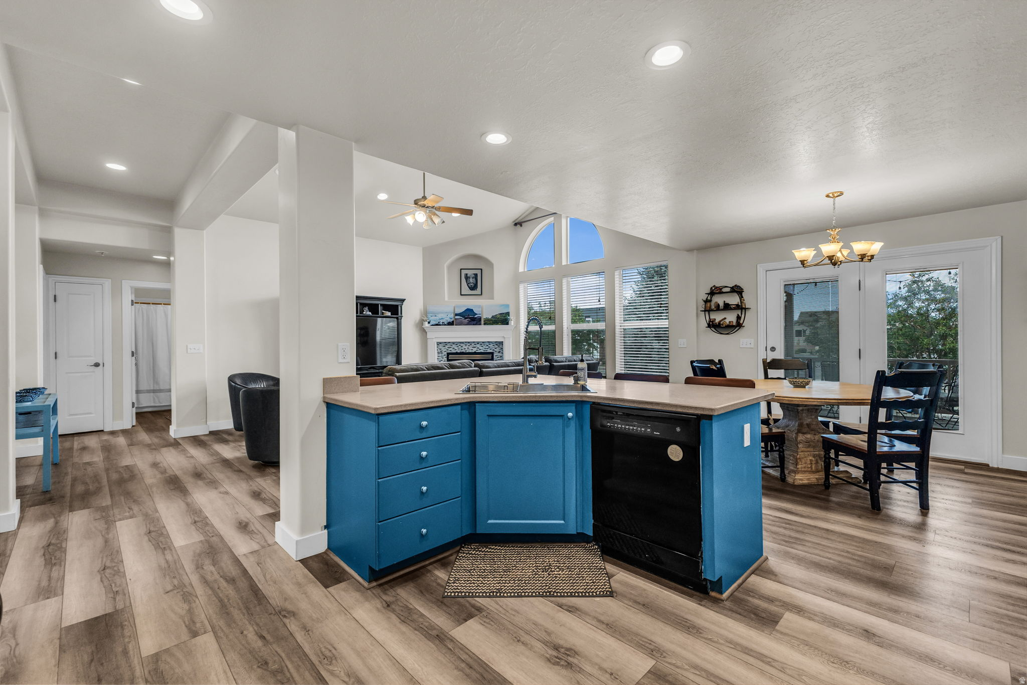 MOUNTAIN VISTAS - Residential