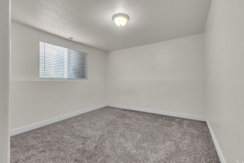 Tiny photo for 1536 W MISTY BREEZE CIR S, Kaysville, UT 84037 (MLS # 2159142)
