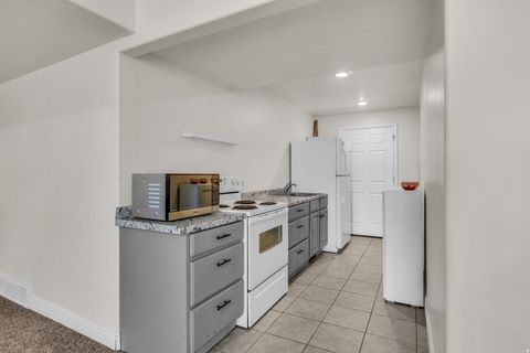 Tiny photo for 1536 W MISTY BREEZE CIR S, Kaysville, UT 84037 (MLS # 2159142)