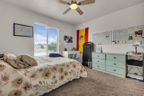 Tiny photo for 1536 W MISTY BREEZE CIR S, Kaysville, UT 84037 (MLS # 2159142)