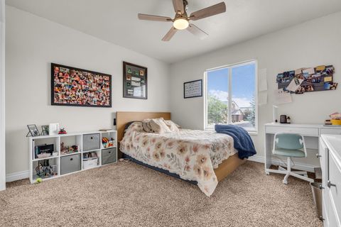Tiny photo for 1536 W MISTY BREEZE CIR S, Kaysville, UT 84037 (MLS # 2159142)