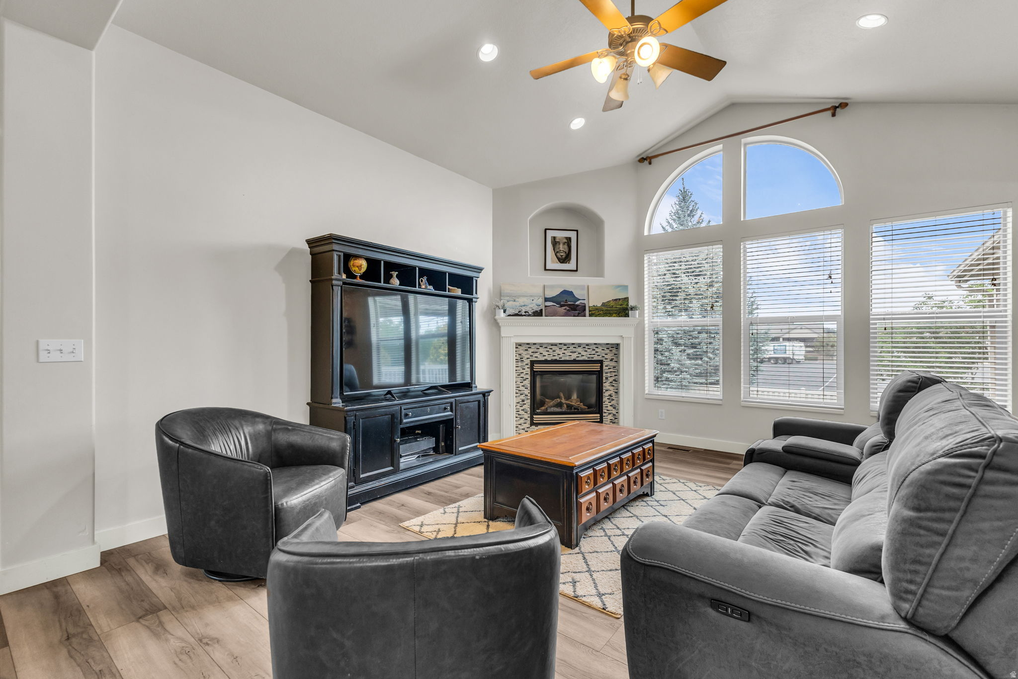 MOUNTAIN VISTAS - Residential