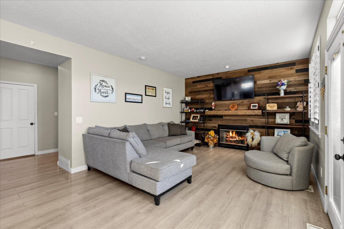 SOUTH WILLOW - Residential