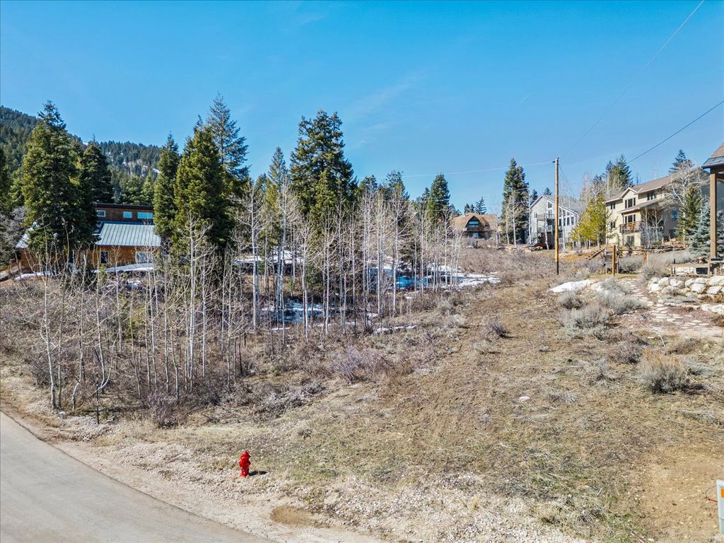 Photo of 390 WOODLAND DR #28, Summit Park, UT 84098 (MLS # 2143261)