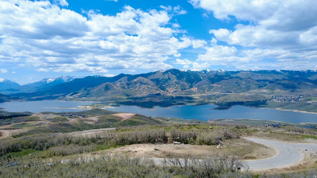 Photo of 1816 E PEAK VIEW DR, Hideout, UT 84036 (MLS # 2167933)