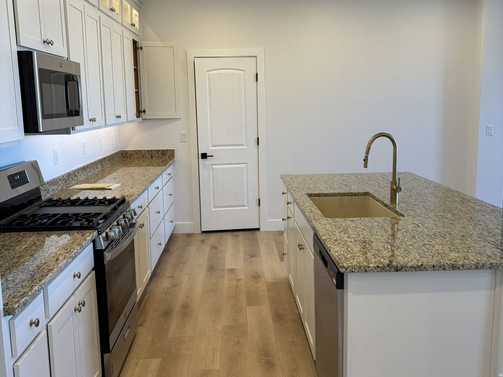 Photo of 602 W CANYON PINE DR, Saint George, UT 84790 (MLS # 2126584)