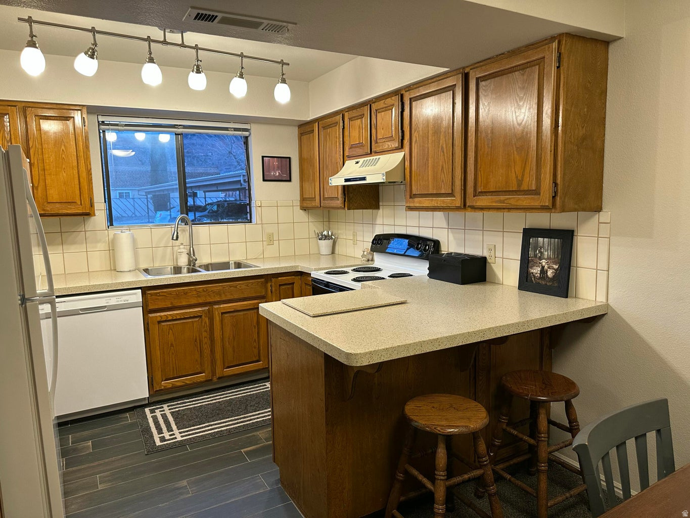 VILLAGE PARK TH - Residential