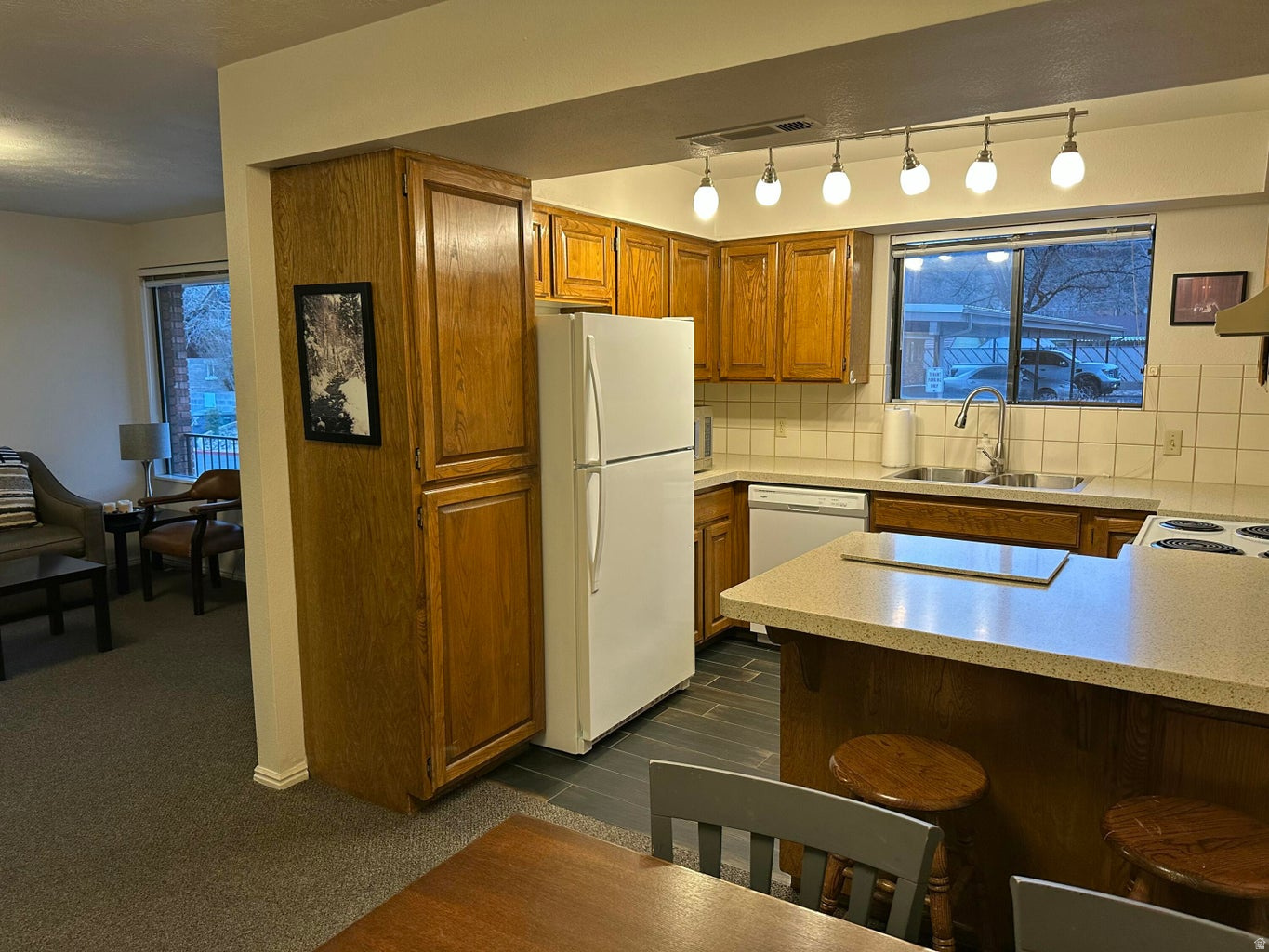 VILLAGE PARK TH - Residential