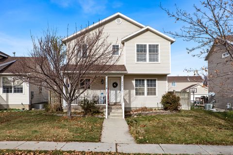 Photo of 7841 N SADDLEBACK DR, Eagle Mountain, UT 84005 (MLS # 2125363)