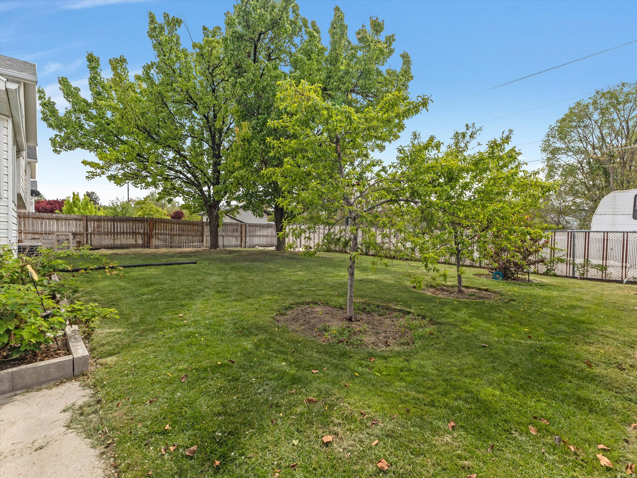 APPLE TERRACES - Residential