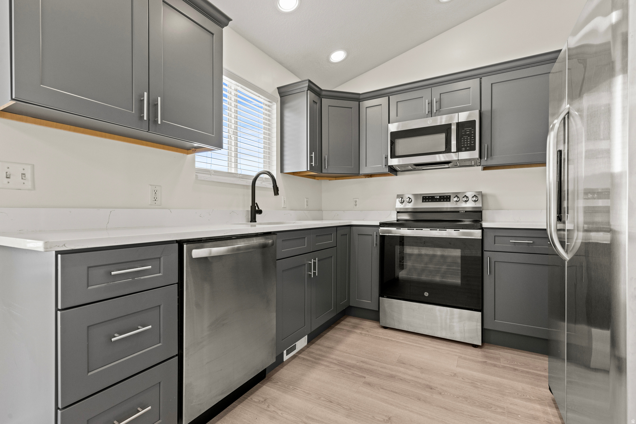 EDGEWATER - Residential