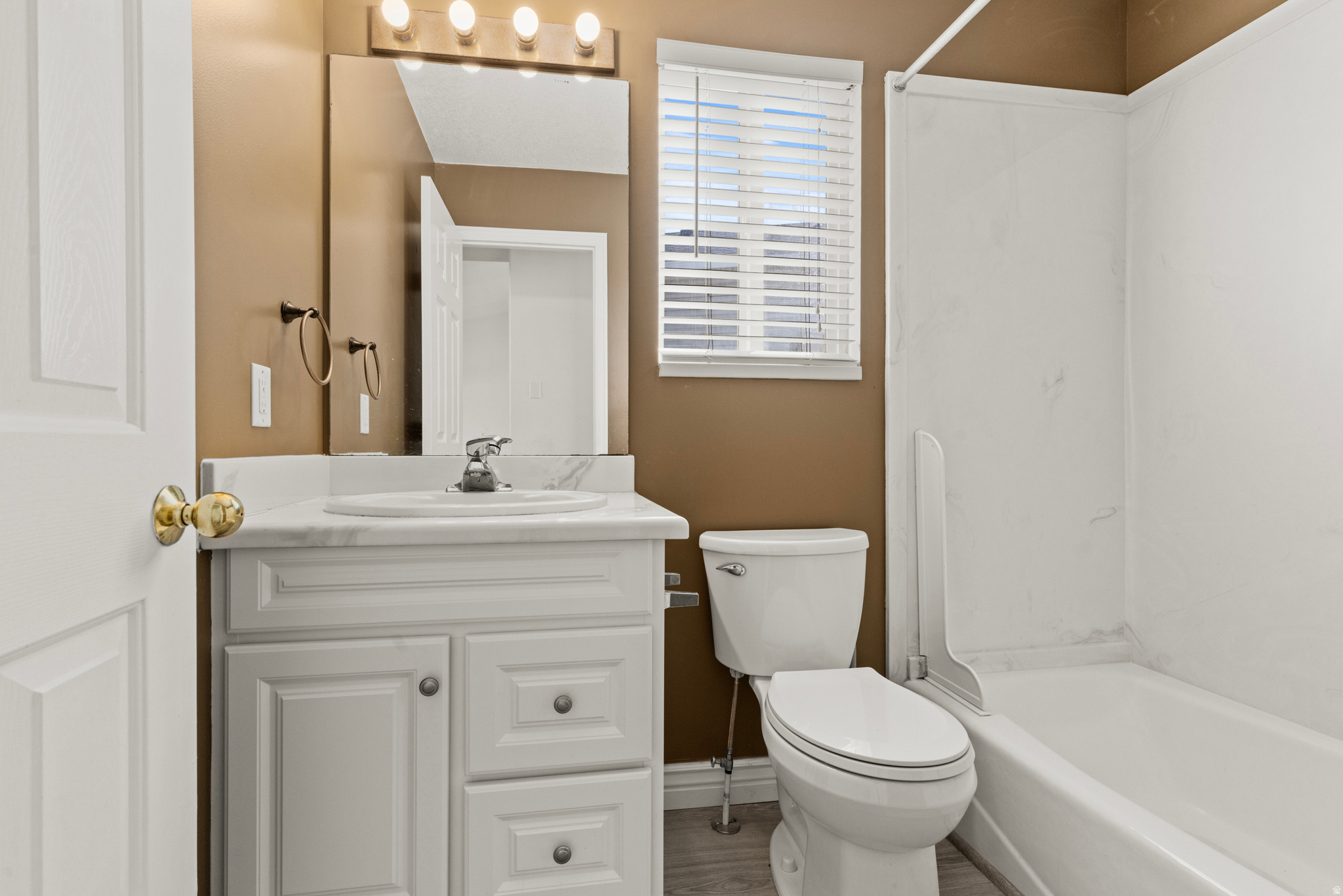 EDGEWATER - Residential