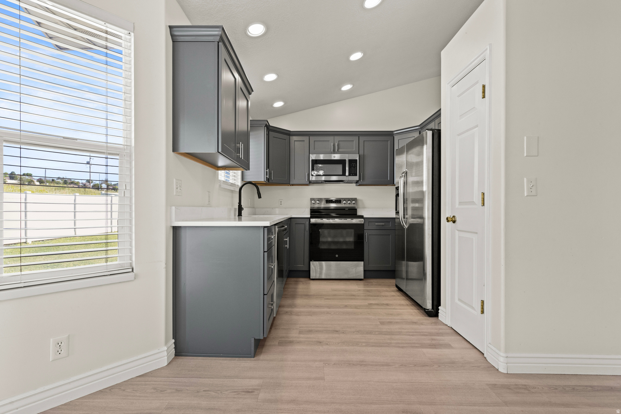 EDGEWATER - Residential