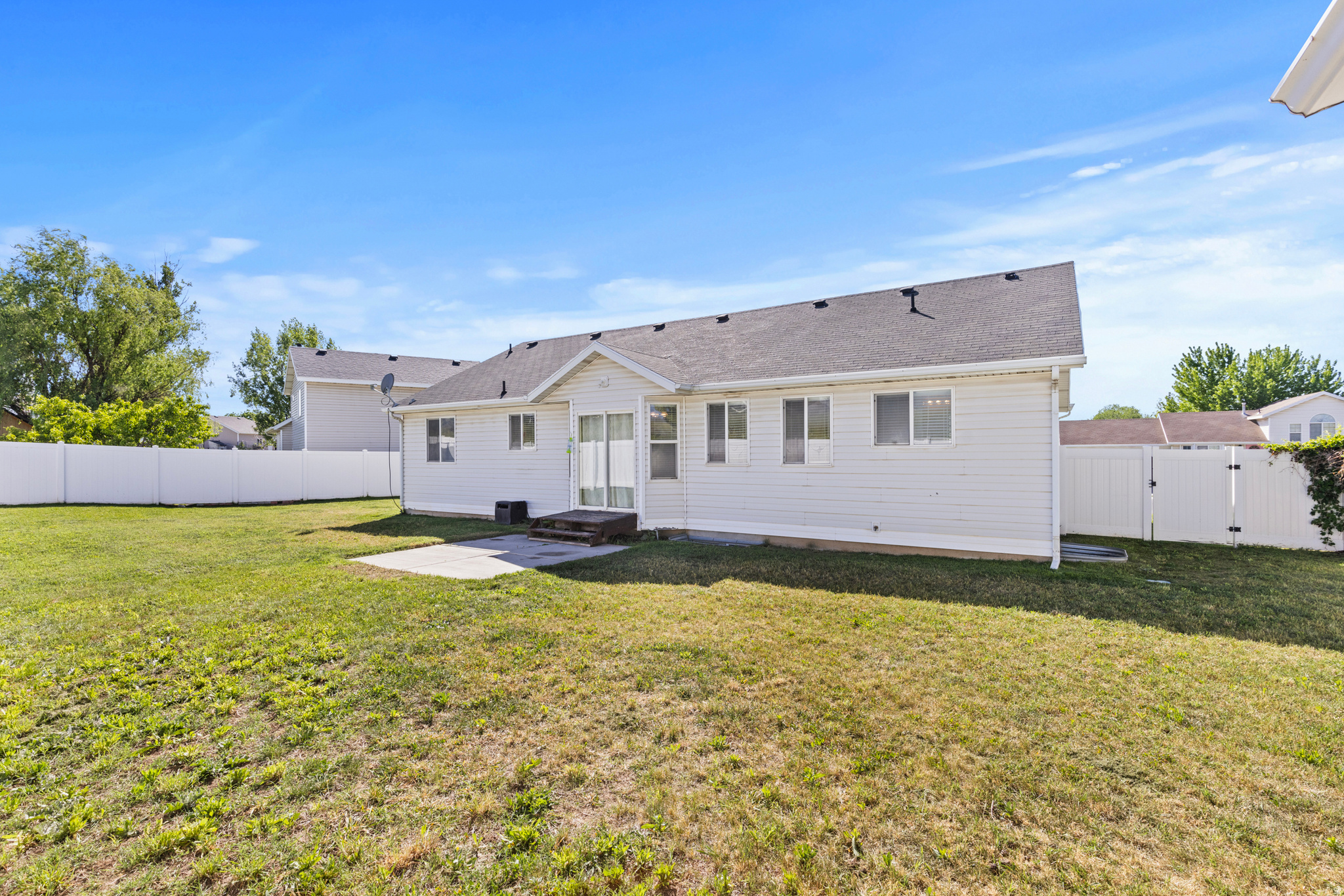 EDGEWATER - Residential