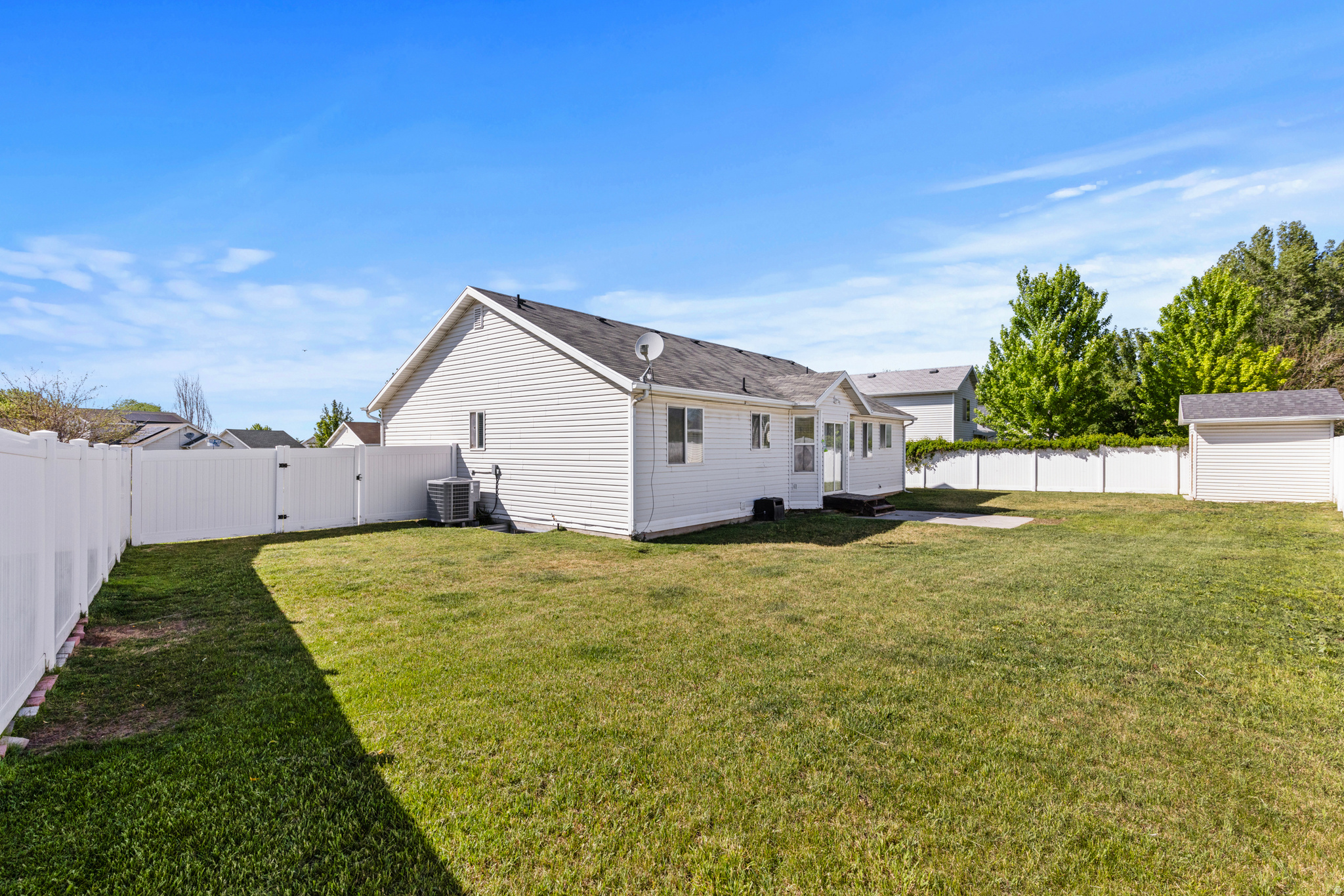 EDGEWATER - Residential