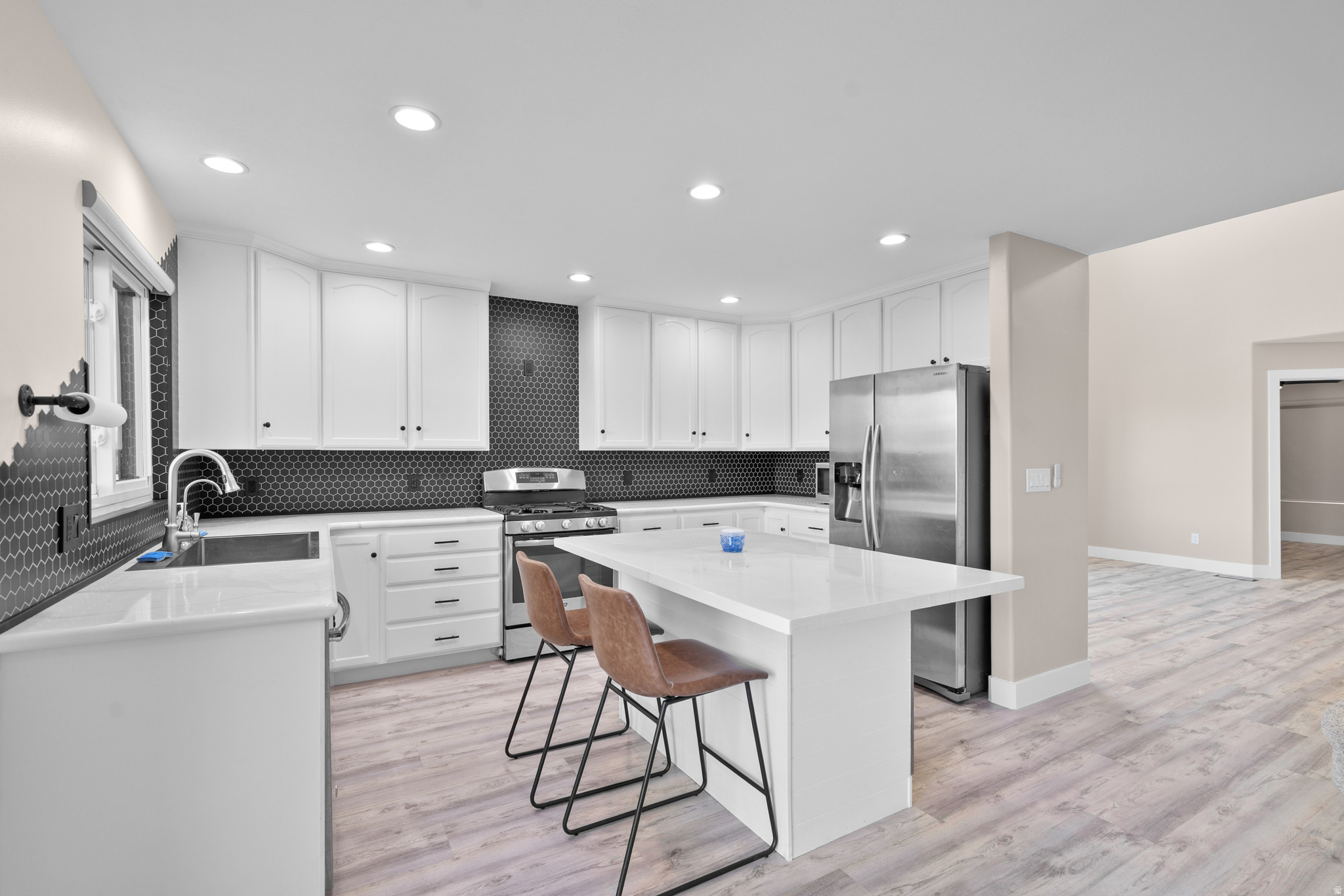 SILVER LAKE - Residential