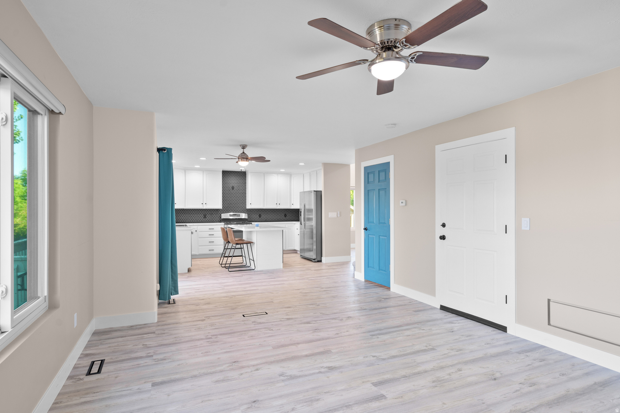 SILVER LAKE - Residential