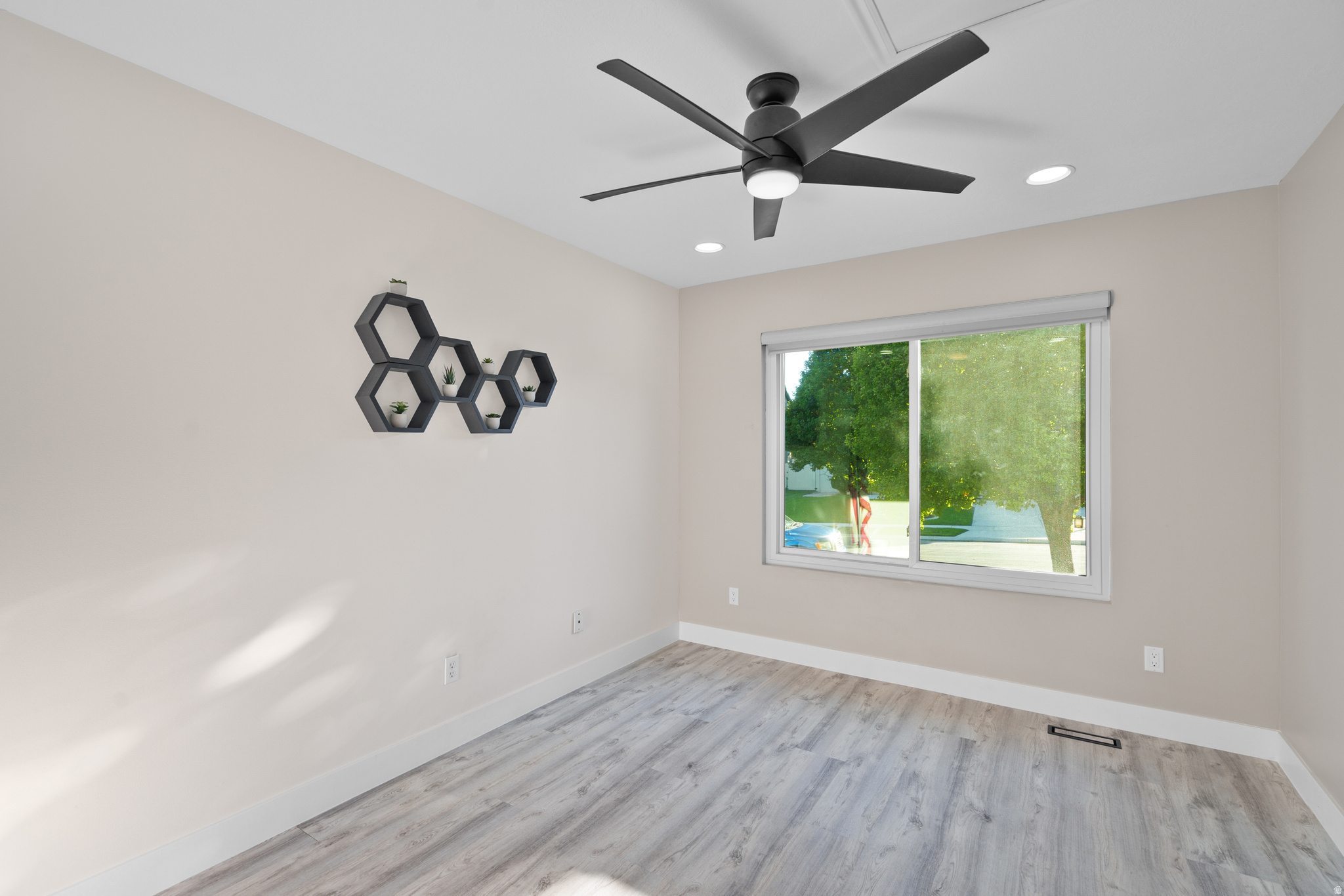 SILVER LAKE - Residential