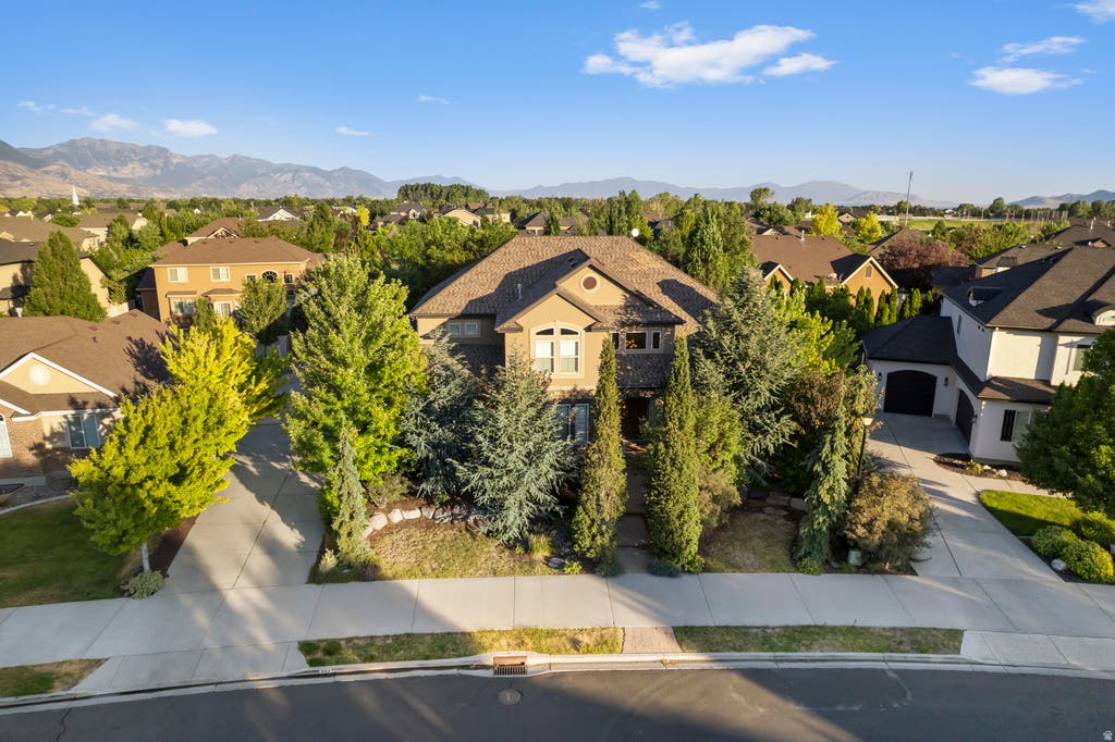 Photo of 292 E CLUBVIEW LN, Lehi, UT 84043 (MLS # 2166759)