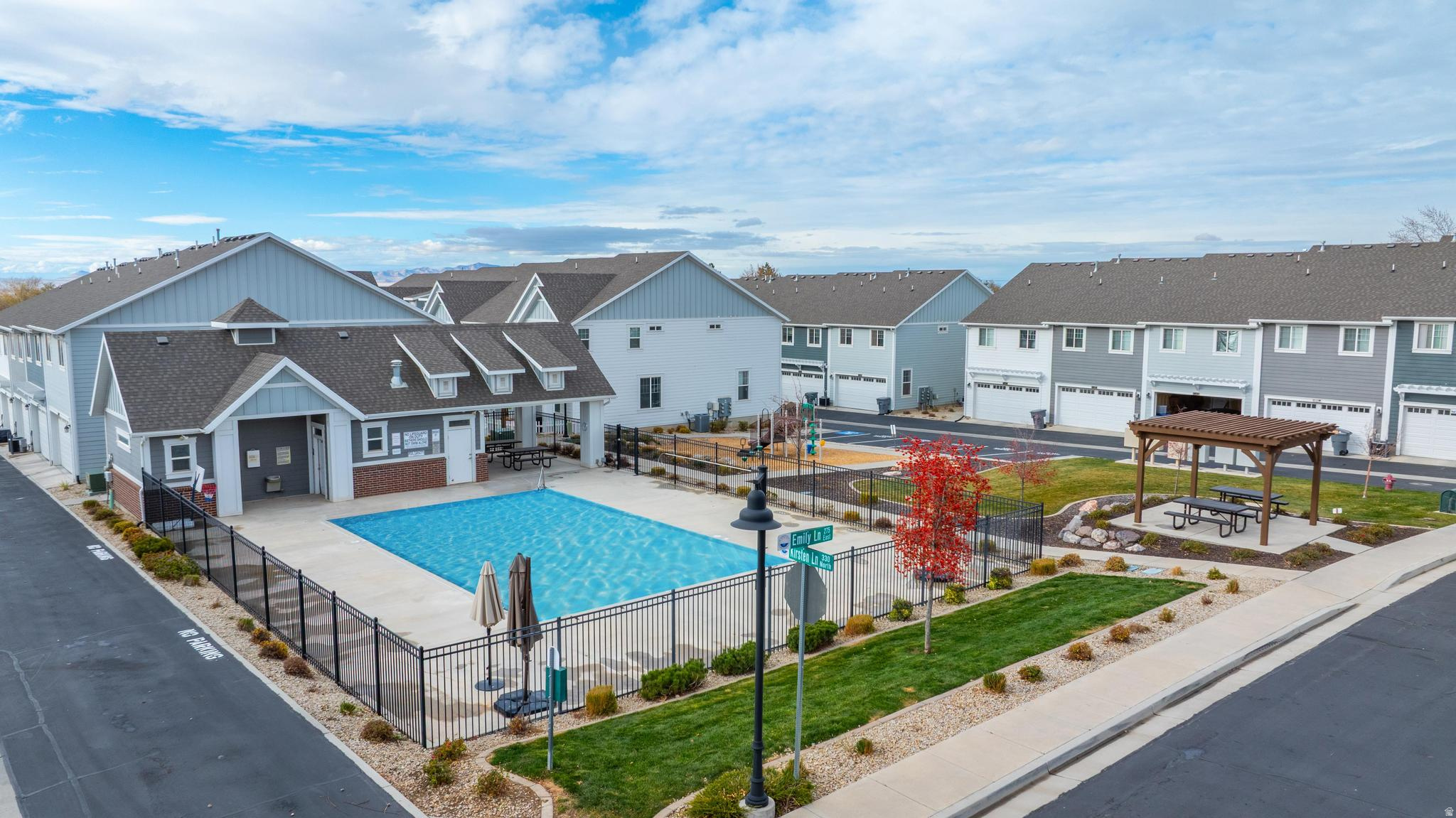 CHESHAM VILLAGE - Residential