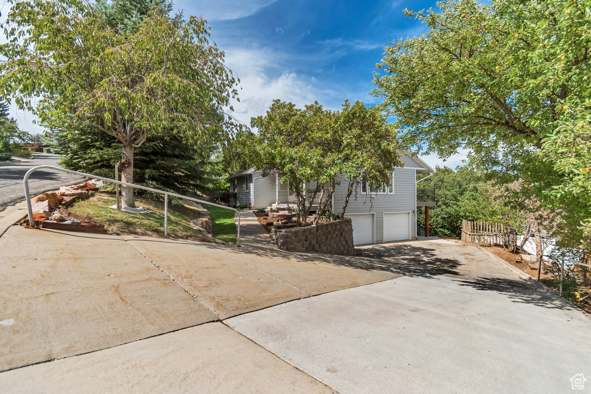 THE OAKS - Residential