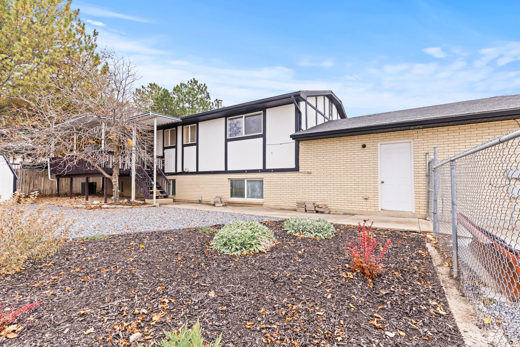 TOWN & COUNTRY ESTAT - Residential