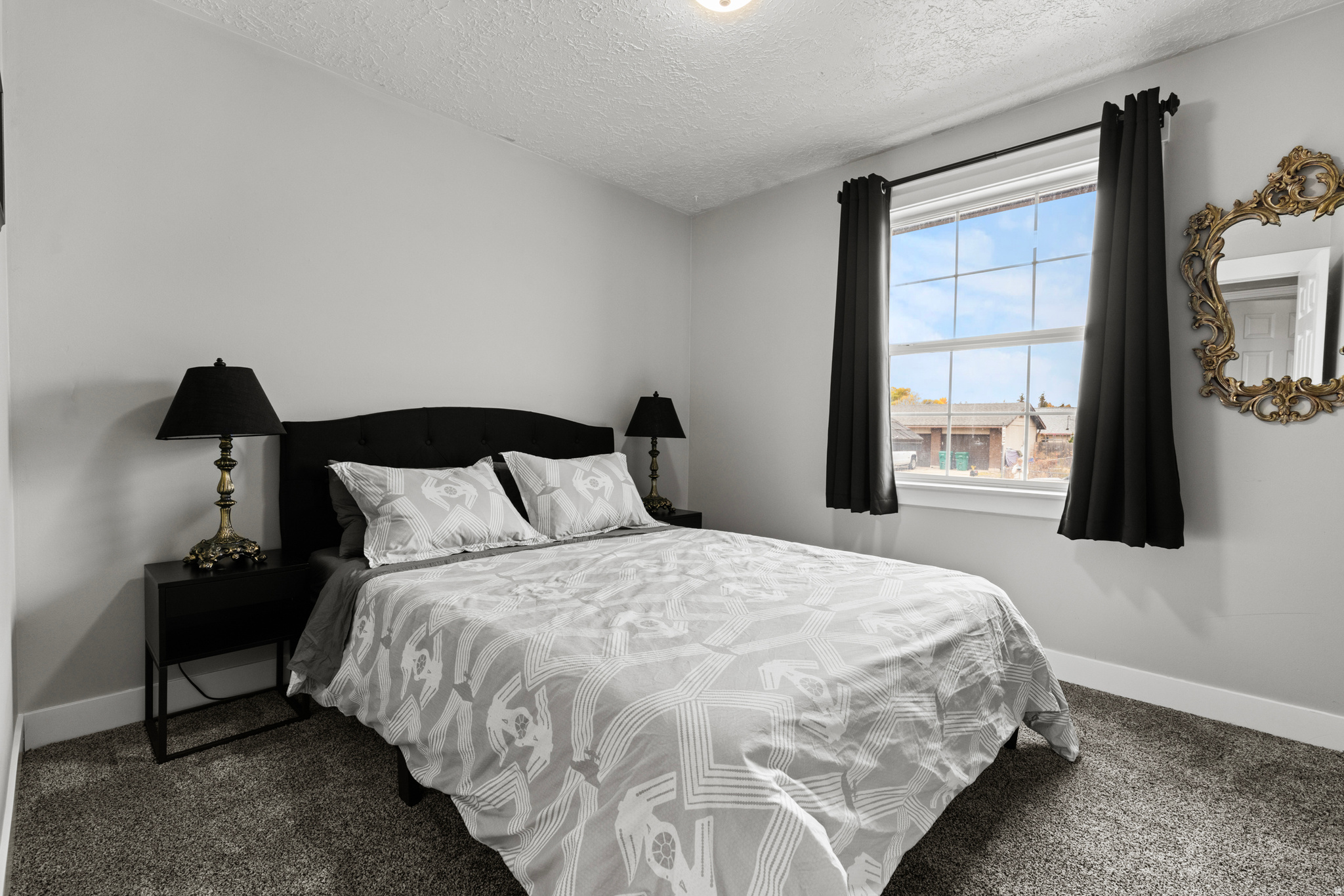 TOWN & COUNTRY ESTAT - Residential