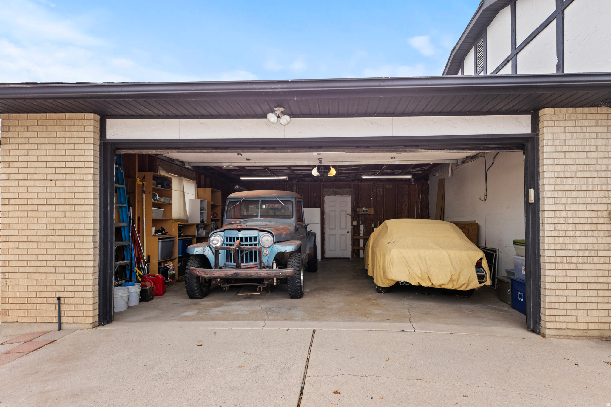 TOWN & COUNTRY ESTAT - Residential