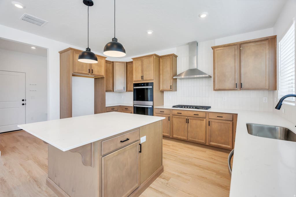 Photo of 189 N WOODRUN WAY, Saratoga Springs, UT 84045 (MLS # 2166826)