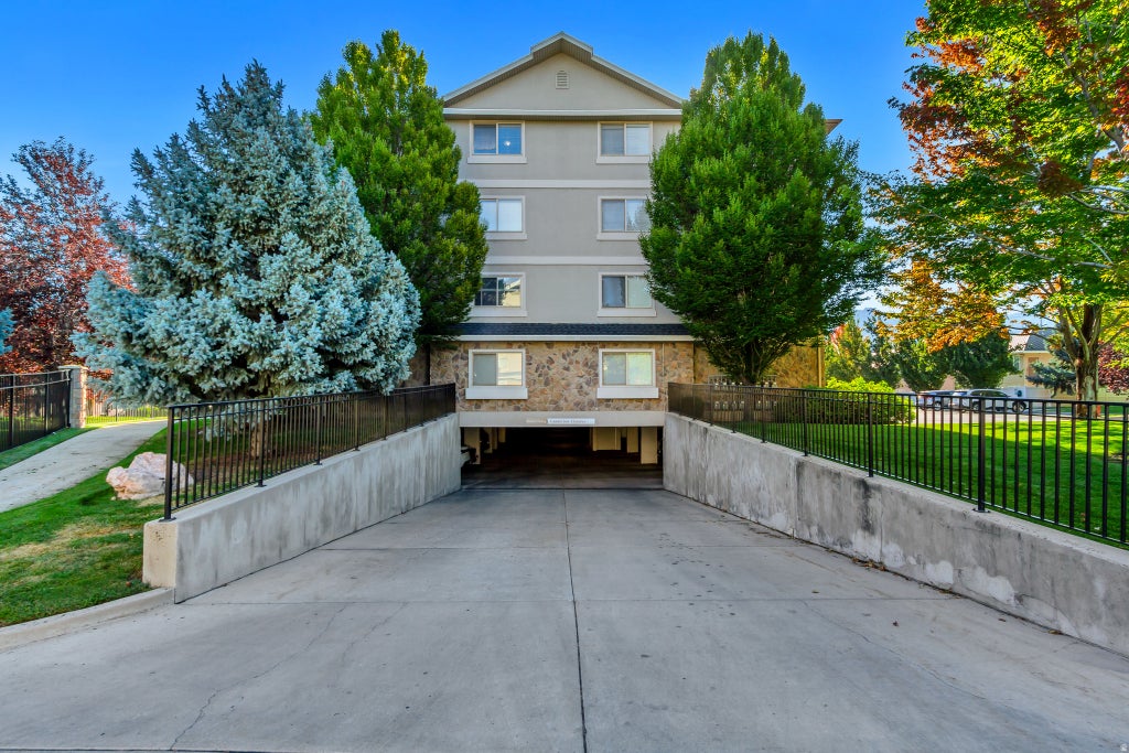 Photo of 1245 E PRIVET DR S #324, Cottonwood Heights, UT 84121 (MLS # 2179513)
