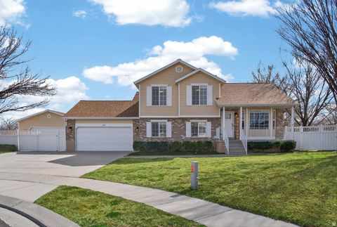 Photo of 2487 W LUSTERPOINTE LN, West Jordan, UT 84088 (MLS # 2144068)
