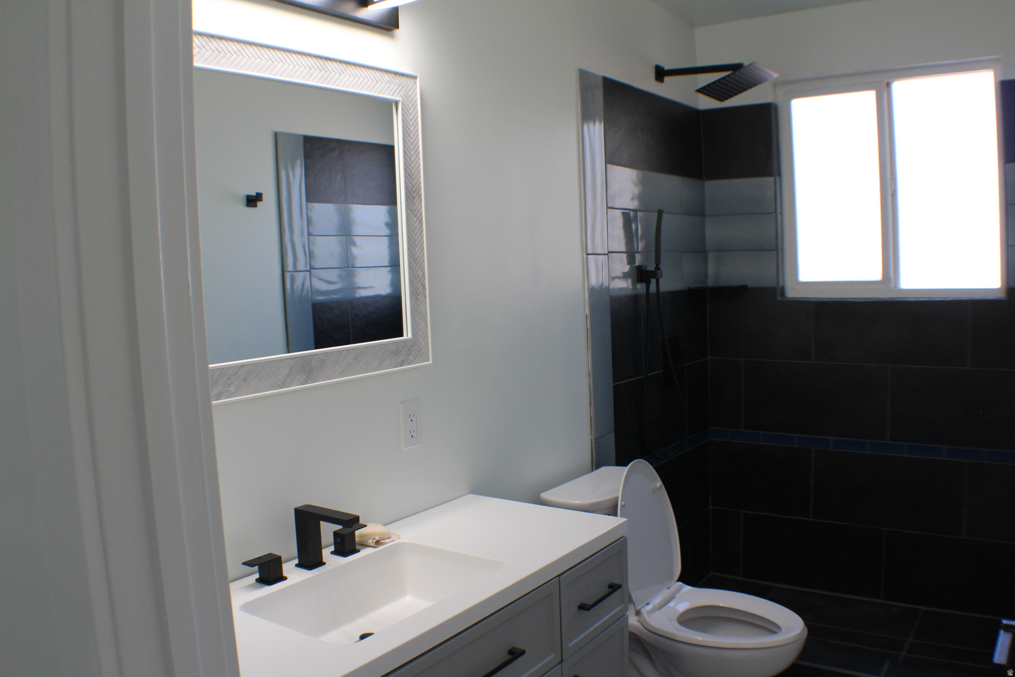 FALCON CREST - Residential