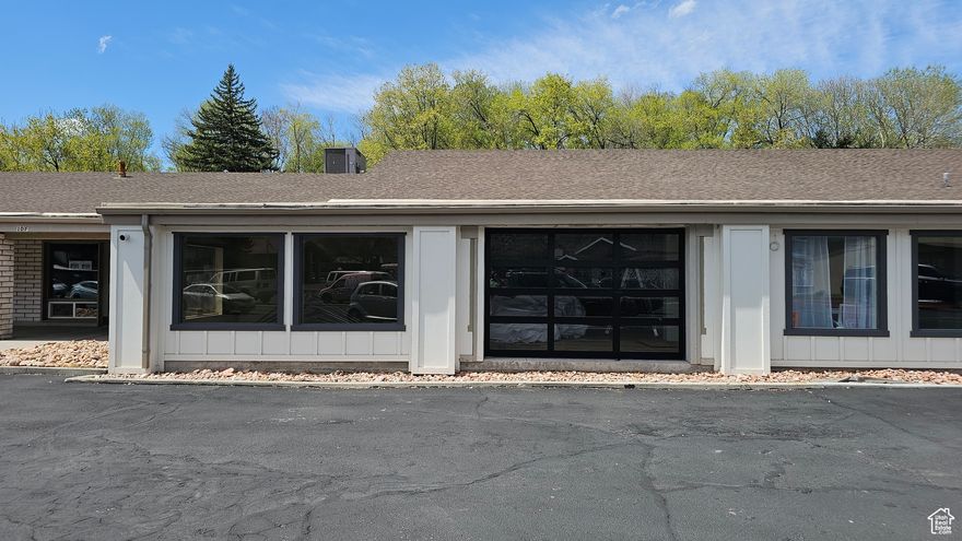 Great Retail or Office space in the Village Green complex located at the intersection of Freedom Blvd and University Parkway.  Recently updated to 80%, ready for you to put in your unique finishes to fit your needs.