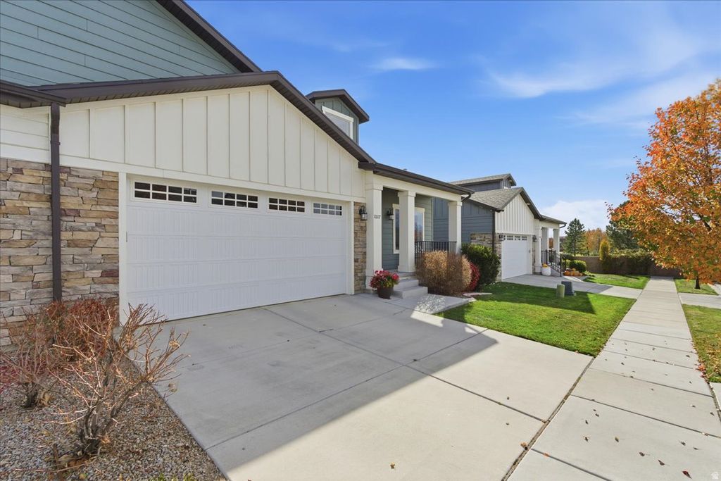 Photo of 10117 S GLENMOOR DR W, South Jordan, UT 84009 (MLS # 2122781)