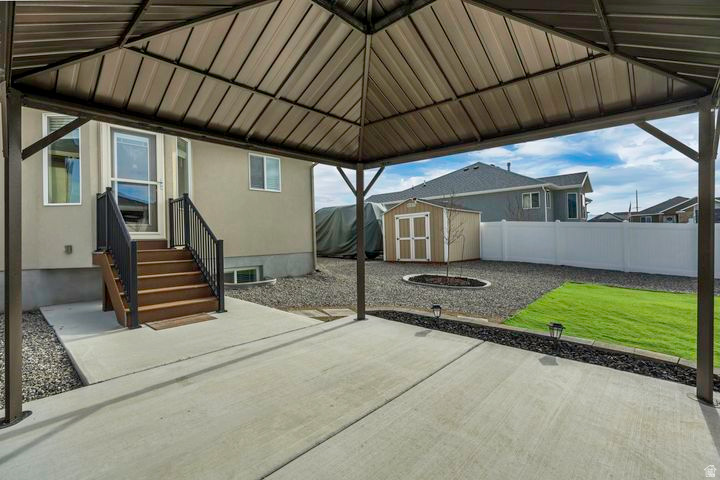 MUSTANG RIDGE - Residential