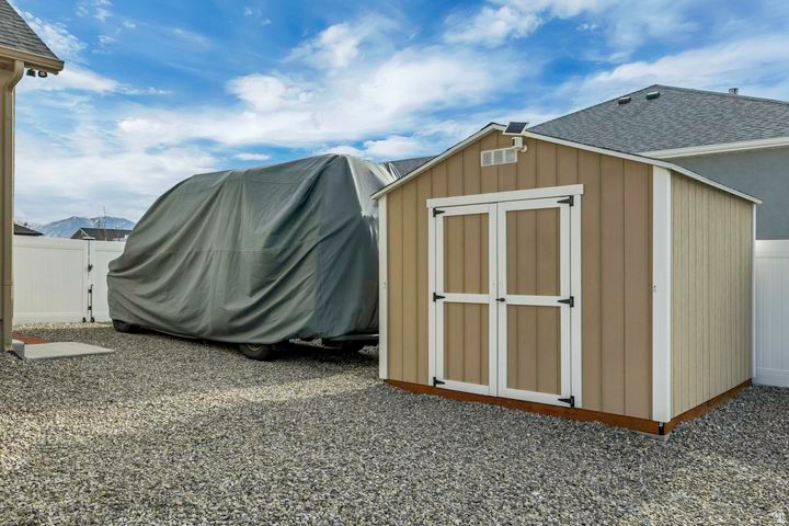 MUSTANG RIDGE - Residential