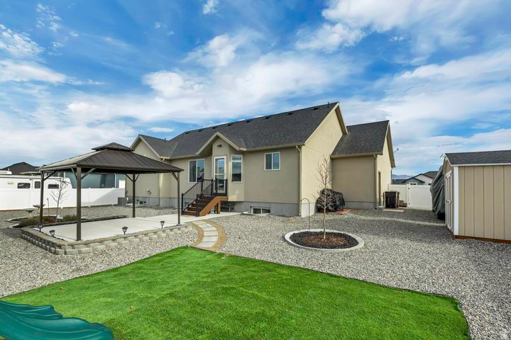 MUSTANG RIDGE - Residential